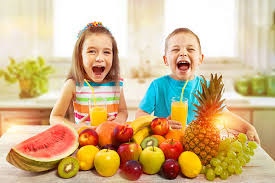 kids with fruits